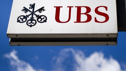 Une agence de la banque UBS &agrave; Gen&egrave;ve, en Suisse, le 8 ao&ucirc;t 2011.&nbsp; (FABRICE COFFRINI / AFP)