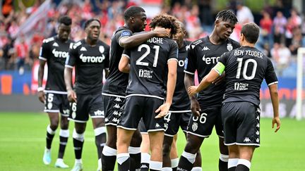 La joie des joueurs de Monaco, vainqueurs de Montpellier lors de la 10e journée de Ligue 1, le 9 octobre 2022. (PASCAL GUYOT / AFP)