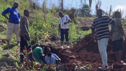 Cyclone Chido à Mayotte : des habitants sous le choc après le passage de la tempête