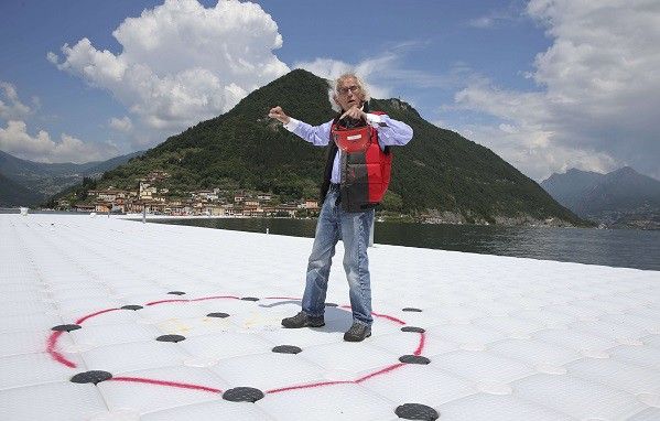 Christo sur ses "floating piers"
 (Luca Bruno/AP/SIPA)