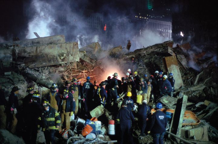 Joel Meyerowitz, Five more found, NYC, 2001
 (Joel Meyerowitz, Courtesy Howard Greenberg Gallery, New York City)