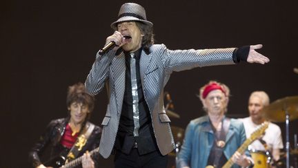 Mick Jagger (au centre), Ronnie Wood et Keith Richard, au stade O2 Arena &agrave; Londres (Royaume-Uni), le 25 novembre 2012. (JOEL RYAN / AP / SIPA)