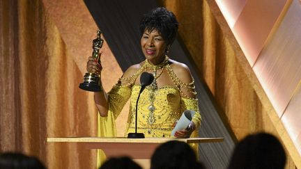 Euzhan Palcy s'exprime sur scène après avoir reçu un Oscar d'honneur lors de la 13e édition des Academy Governors Awards qui s'est tenue au Fairmont Century Plaza, le 19 novembre 2022, à Los Angeles, Californie. (GILBERT FLORES / VARIETY / GETTY IMAGES)