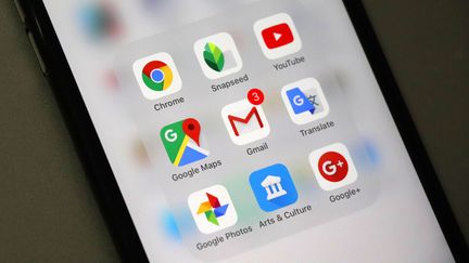 Des icônes d'applications Google, sur un smartphone, en Chine, le 16 janvier 2018. (ZHAO XIAOJUN / IMAGINECHINA / AFP)