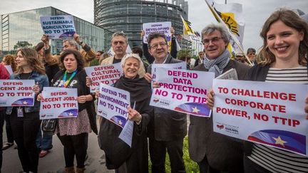 Manifestation de députés européens contre TTIP (TAFTA) en juin 2015. Troisième en partant de la droite, Jean-Luc Mélenchon (CITIZENSIDE/CLAUDE TRUONG-NGOC / citizenside.com)