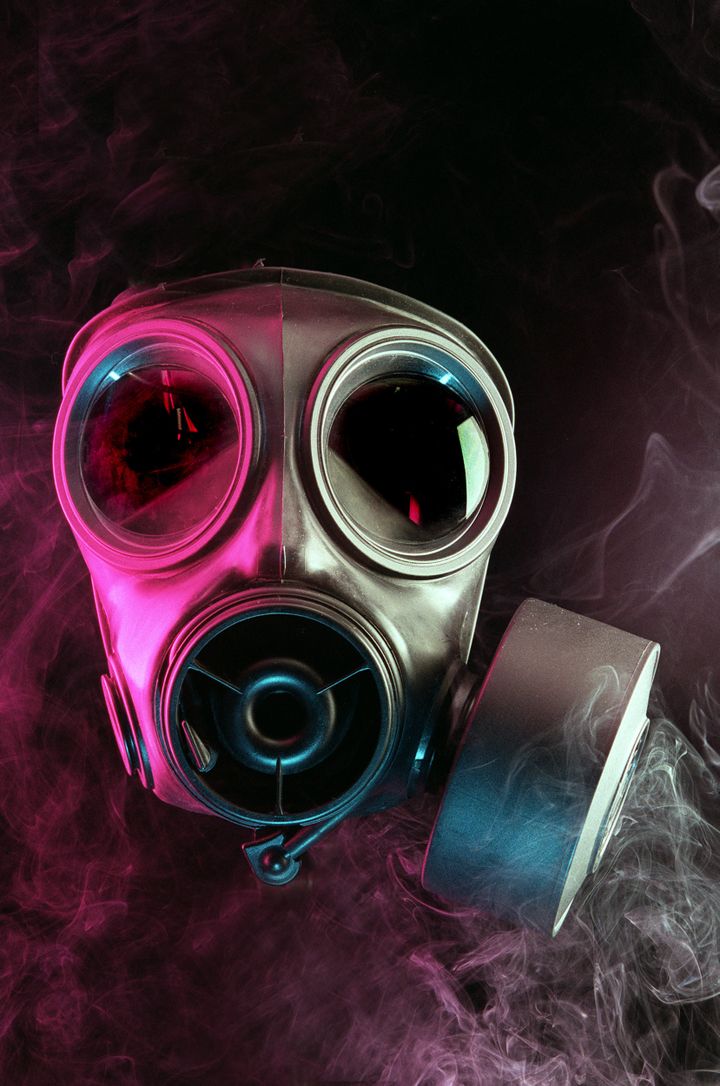 Photo d'un masque prise le 17 octobre 2001, qui fait partie de l'équipement NBC, nucléaire, biologique et chimique. Illustration masque gaz anthrax.&nbsp; (JEAN-PIERRE MULLER / AFP)