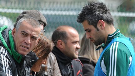 Loïc Perrin en pleine séance d'autographes (PH VACHER / MAXPPP)