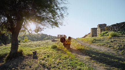 Hatidze est l'une des dernières personnes à récolter le miel de manière traditionnelle. Son parcours est raconté dans "Honeyland". (Trice Films : Apolo Media)