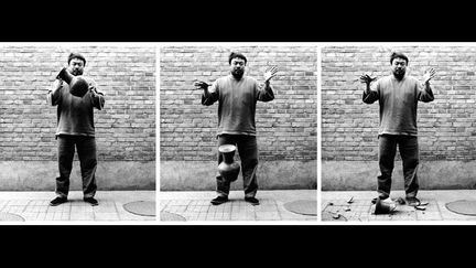 Laisser tomber une urne de la dynastie des Han, 1995
 (Ai Weiwei)