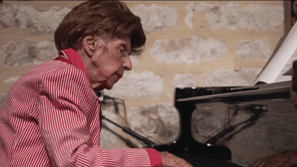 Musique : à 108 ans, Colette Maze joue toujours au piano (France 2)