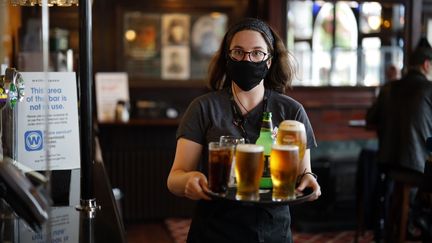 Covid-19 : l'Angleterre rouvre les terrasses des bars et restaurants