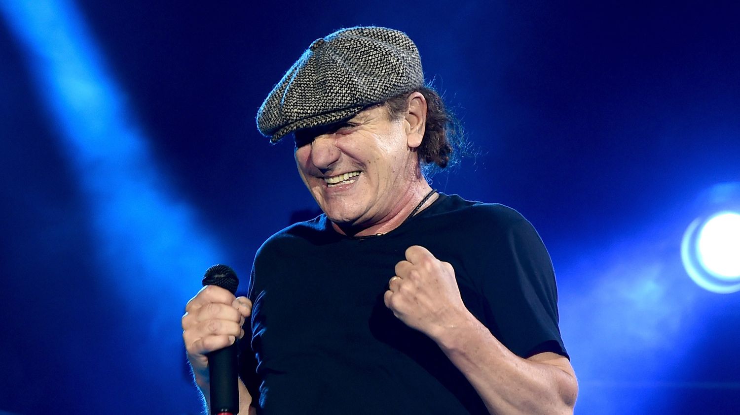 Brian Johnson AC DC. Брайан Джонсон Роллинг стоунз. Брайан Джонсон рок-музыкант. Брайан Джонсон миллионер.