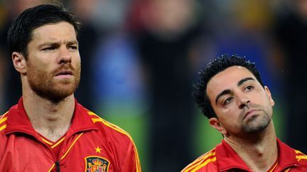 Xabi Alonso et Xavi, les deux milieux de terrain de la Roja