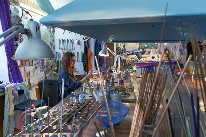 A Murano près de Venise en Italie, un atelier où s'effectue le travail des perles en verre. 2014 (GUY CHRISTIAN / HEMIS.FR)