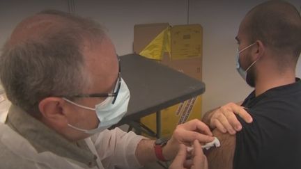 Covid-19 : tous les Français de plus de 18 ans peuvent maintenant se faire vacciner