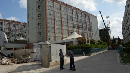 Un enseignant am&eacute;ricain a &eacute;t&eacute; arr&ecirc;t&eacute; le 13 mai, soup&ccedil;onn&eacute; d'avoir agress&eacute; sexuellement des &eacute;coliers du lyc&eacute;e fran&ccedil;ais de Shanghai, en Chine, a indiqu&eacute; l'agence Chine nouvelle le 7 juin 2013.&nbsp; (PETER PARKS / AFP)