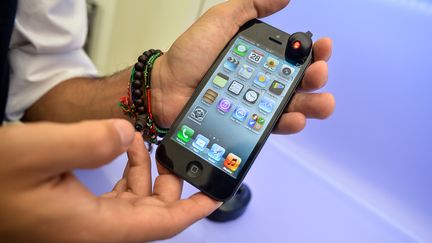 L'iPhone 5 est le 5e t&eacute;l&eacute;phone le plus toxique sur les 36 mod&egrave;les test&eacute;s. (ANDREAS SOLARO / AFP)