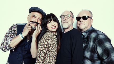 Les Pixies en avril 2019. De gauche à droite : Joey Santiago, Paz Lenchantin, David Lovering et Black Francis. (TRAVIS SHINN)