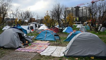 Dans le camp de migrants, à Strasbourg (Bas-Rhin), le 3 décembre 2022. (SEBASTIEN BOZON / AFP)