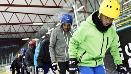 L'&eacute;quipe somalienne de bandy &agrave; l'entra&icirc;nement, le 24 septembre 2013, &agrave; Borlange, en Su&egrave;de. (JONATHAN NACKSTRAND / AFP)