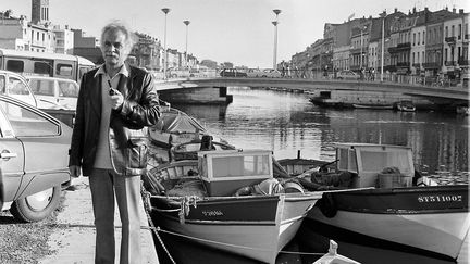 Georges Brassens au bord du canal à Sète. (BANQUE D'IMAGES MEDITERRANEENNE / MAXPPP)