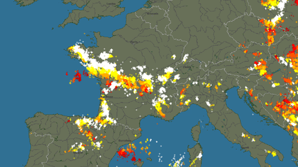 La carte des impacts de la foudre récensés en France le 3 juin 2018 par le réseau amateur Blitzortung. (BLITZORTUNG.ORG)
