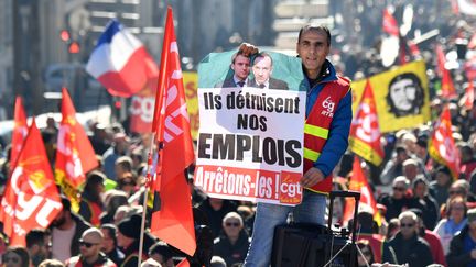 Des manifestants à Marseille, le 5 février 2019. (GERARD JULIEN / AFP)