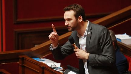 Ugo Bernalicis dans l'hémicycle le 24 février 2020. (LUDOVIC MARIN / AFP)