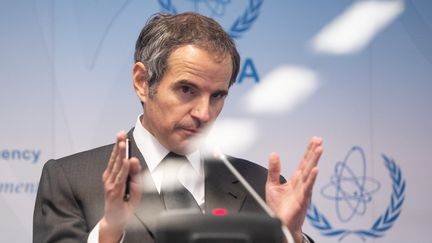 Rafael Grossi, directeur de l'Agence internationale de l'energie atomique, lors d'une conférence de presse à Vienne (Autriche), le 24 mai 2021. (ALEX HALADA / AFP)