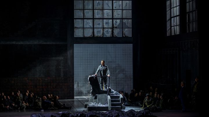 Piotr Beczala dans le rôle titre de Lohengrin à l'Opéra-Bastille. (Charles Duprat-OnP)