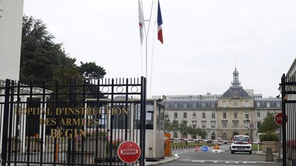 L'h&ocirc;pital Begin, &agrave; Saint-Mand&eacute; (Val-de-Marne), o&ugrave; une personne suspect&eacute;e d'&ecirc;tre atteinte du virus Ebola&nbsp;a &eacute;t&eacute; hospitalis&eacute;e, le 18 octobre 2014. (THOMAS SAMSON / AFP)