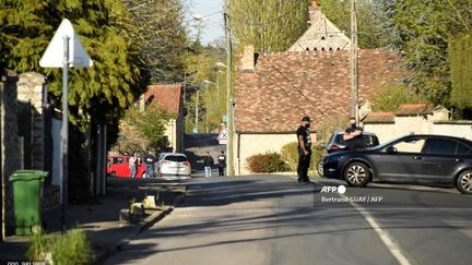 Les enquêteurs&nbsp;cherchent désormais à retracer le parcours de l'assaillant, un Tunisien inconnu des services de renseignement. (BERTRAND GUAY / AFP)