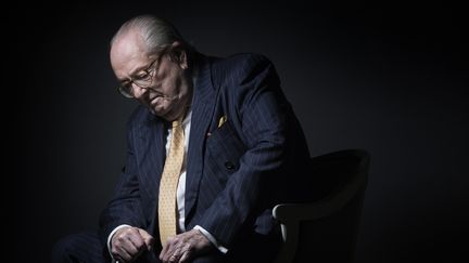 Jean-Marie Le Pen, le 27 janvier 2016, lors d'une séance photo à&nbsp;Saint-Cloud (Hauts-de-Seine). (JOEL SAGET / AFP)