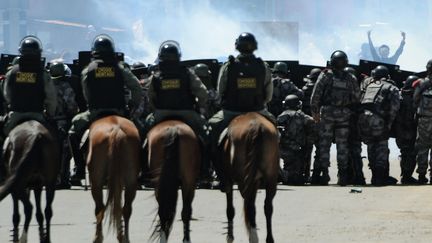 Plus de 200 000 personnes ont manifest&eacute; dans le pays, ce jour-l&agrave;. Des cort&egrave;ges sous haute surveillance polici&egrave;re. (VANDERLEI ALMEIDA / AFP)