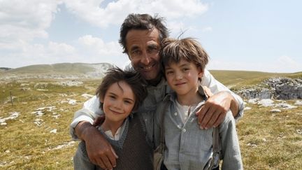 Nicolas vanier et ses deux petits Sébastien : Felix Bossuet et Pierre Ferréol 
 (PHOTOPQR/LE DAUPHINE)