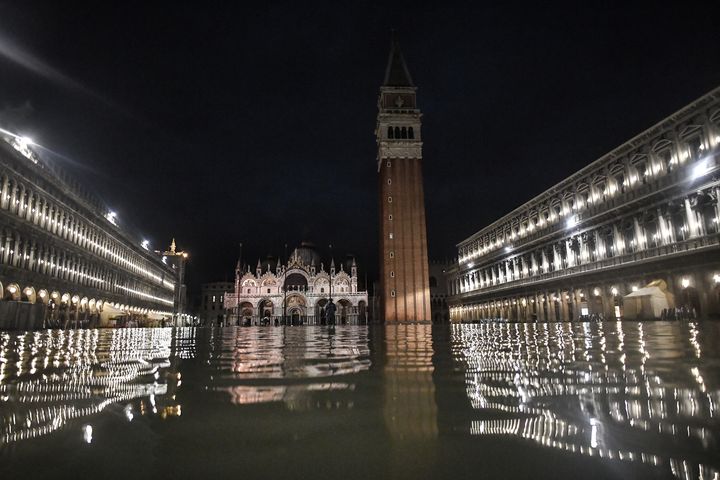 La célèbre place Saint-Marc, le 12 novembre 2019 à Venise (Italie). (MARCO BERTORELLO / AFP)