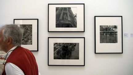 Le public à l'exposition "Looking Beyond The Edge" de Don McCullin aux Rencontres De la Photographie d'Arles 2016
