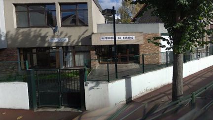 L&rsquo;&eacute;cole maternelle Le Paradis, situ&eacute;e rue d&rsquo;Enfer, &agrave; Cordeil-Essonnes (Essonne) a &eacute;t&eacute; partiellement incendi&eacute;e par une voiture-b&eacute;lier, lundi 20 octobre 2014.&nbsp; (GOOGLE STREET VIEW)