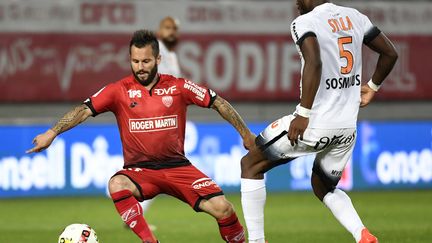 Le joueur de Dijon Frédéric Sammaritano (PHILIPPE DESMAZES / AFP)