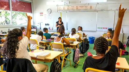 Une classe dans une école primaire de Valence, le 4 septembre 2023. (NICOLAS GUYONNET / HANS LUCAS)