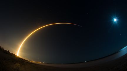 Pour les 50 ans de SpaceX, le Flacon 9 est lancé depuis la base de cap Canaveral en Floride, le 6 mars 2018. (CHRIS KRIDLER / IMAGE SOURCE / AFP)