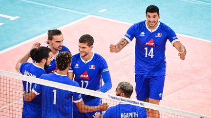 L'équipe de France de volley lors du match de poule contre la Slovénie, comptant pour le championnat du monde, à Ljubljana (Slovénie), le 28 août 2022. (JURE MAKOVEC / AFP)