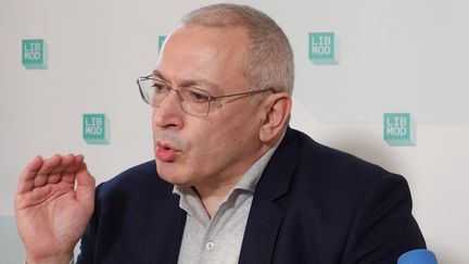 L'opposant au Kremlin Mikhaïl Khodorkovski, à Berlin (Allemagne), le 18 mars 2024. (FRIEDEMANN KOHLER / DPA / AFP)