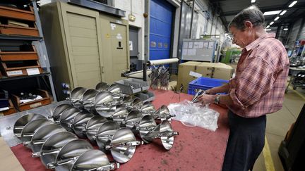 Des ustensiles fabriqués par l'entreprise De Buyer au Val-d'Ajol (Vosges). Photo d'illustration. (ALEXANDRE MARCHI / MAXPPP)