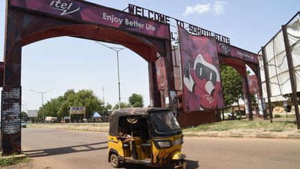 L'entrée de la ville de Sokoto (NIgeria), le 22 septembre 2021. (PIUS UTOMI EKPEI / AFP)