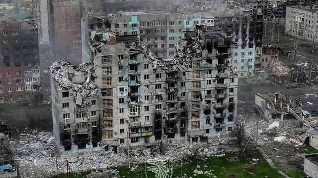 This image, also transmitted by the Ukrainian army on May 21, 2023, shows a half-collapsed residential building in Bakhmout.  (ARMED FORCES OF UKRAINE / AFP)