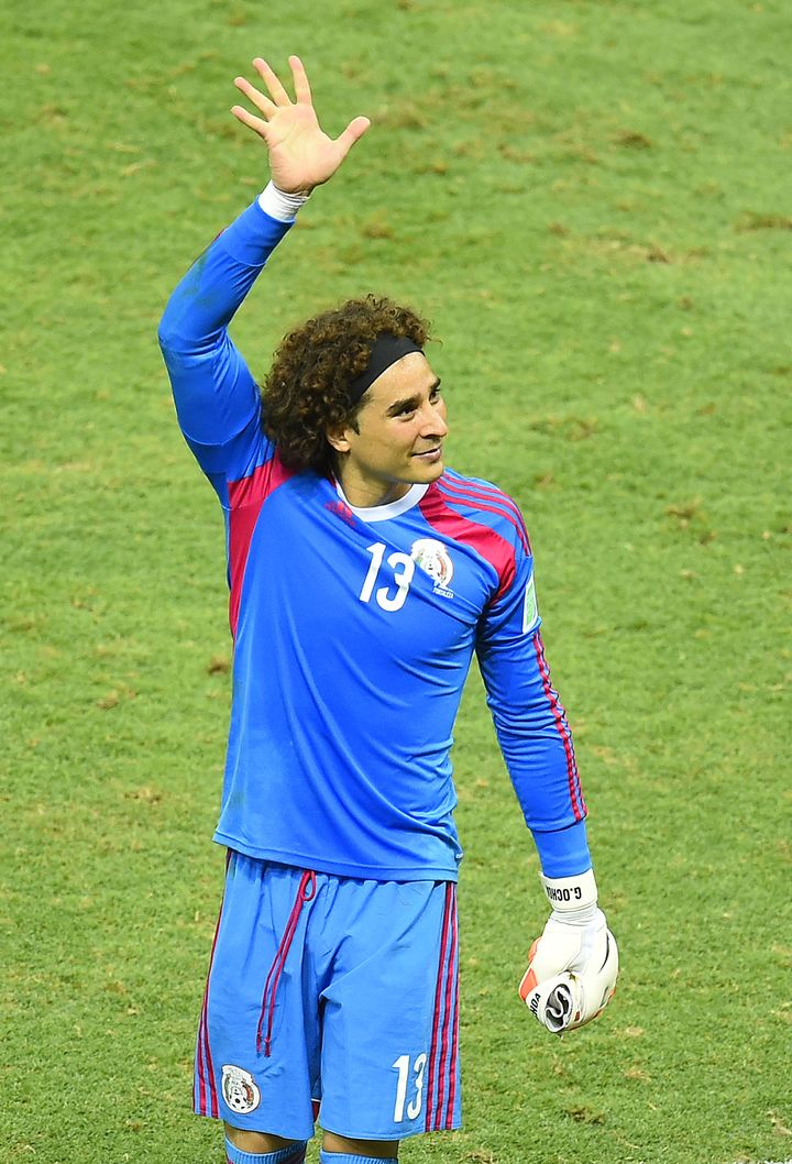 Guillermo Ochoa apr&egrave;s le match Br&eacute;sil-Mexique, le 17 juin 2014 &agrave; Fortaleza. (FABRICE COFFRINI / AFP)