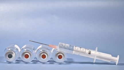 La probabilité d'avoir en 2021 un vaccin "efficace" à 100% contre le coronavirus est peu élevée, selon l'épidémiologiste Arnaud Fontanet. (MAXPPP)