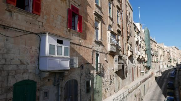 Une vieille rue de La Valette, un vrai décor de cinéma  (EMMANUEL LANGLOIS)