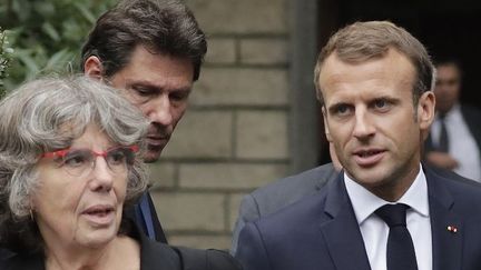 Emmanuel Macron à côté de Michèle Audin, fille de Maurice Audin, alors qu'il quitte la maison de Josette Audin, veuve Audin, le 13 septembre 2018. (Thomas SAMSON / AFP)